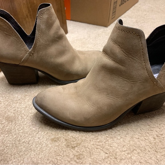 Steve Madden Women's Beige Ankle Booties - Picture 6 of 11